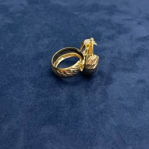 14k yellow gold small hoop earrings